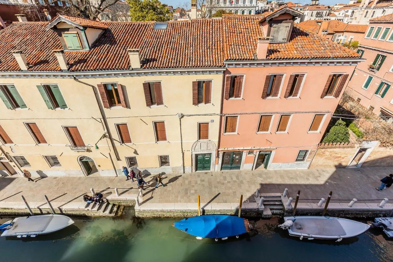 La Casa Di Hubert De Givenchy - Dimora Italia Apartment Venice 0*,  Italy