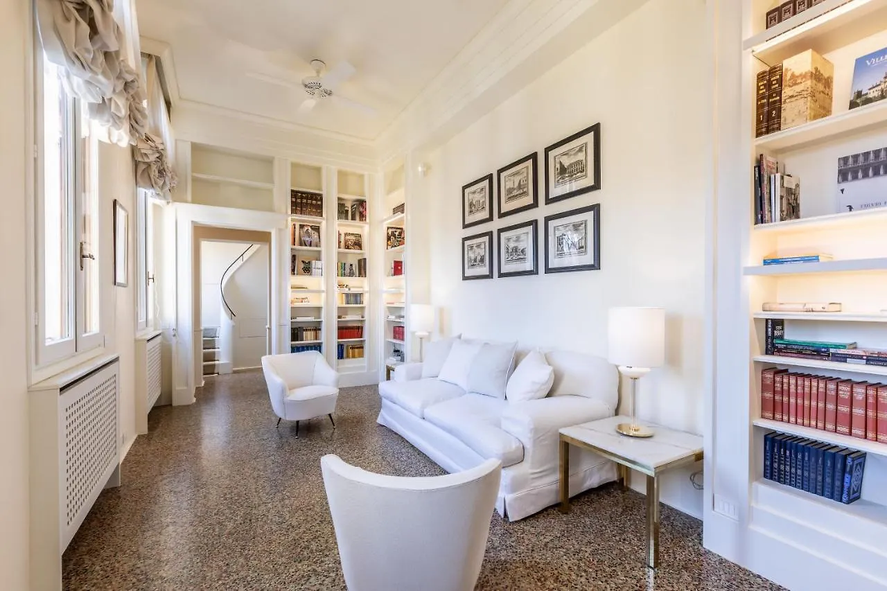 La Casa Di Hubert De Givenchy - Dimora Italia Apartment Venice